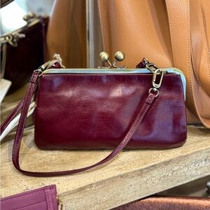 Hobo Lauren from crossbody in winterberry